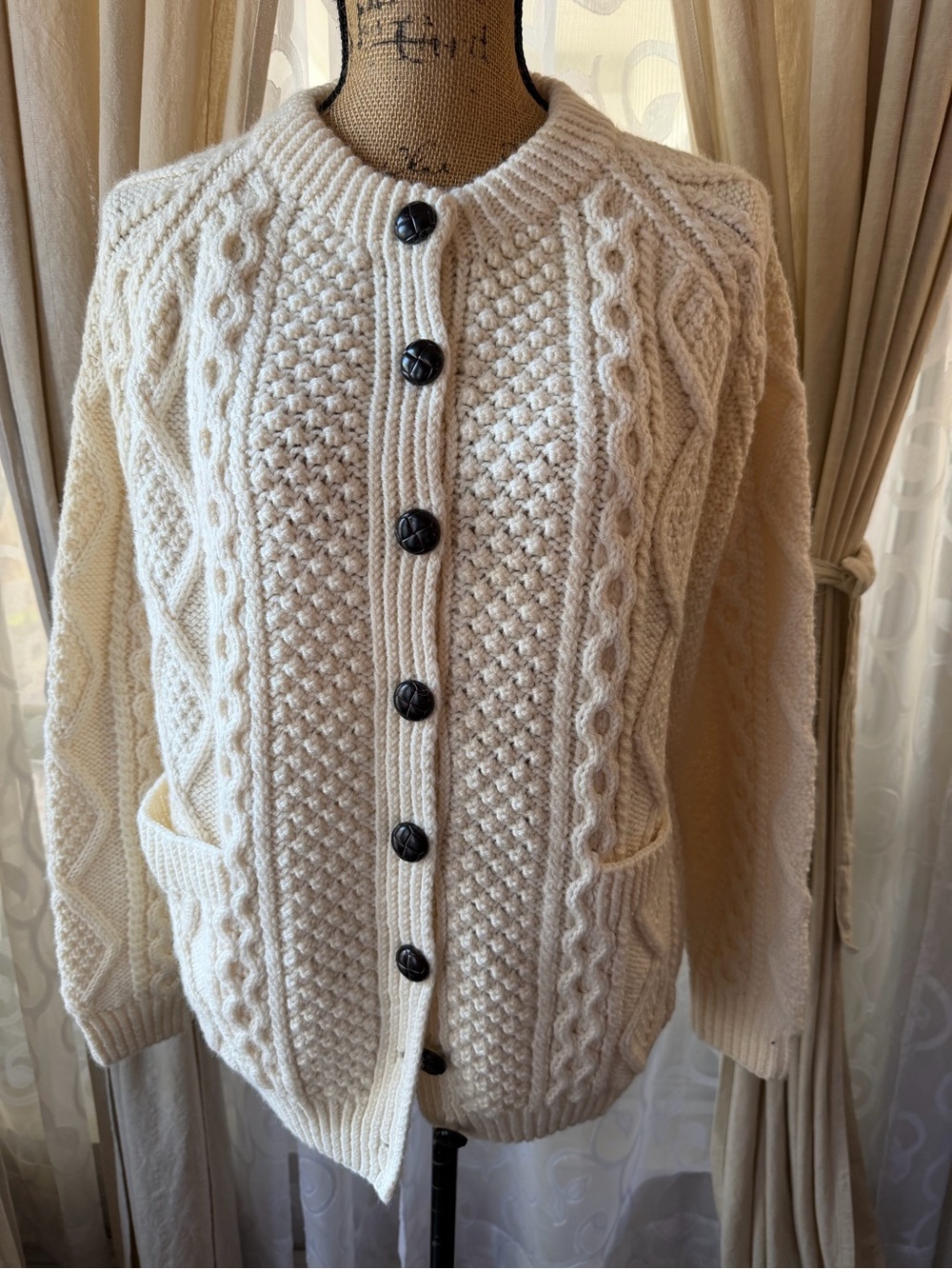 Vintage Carraig Donn Irish Merino Wool Aran Cable Knit Cardigan - Picture 2 of 9